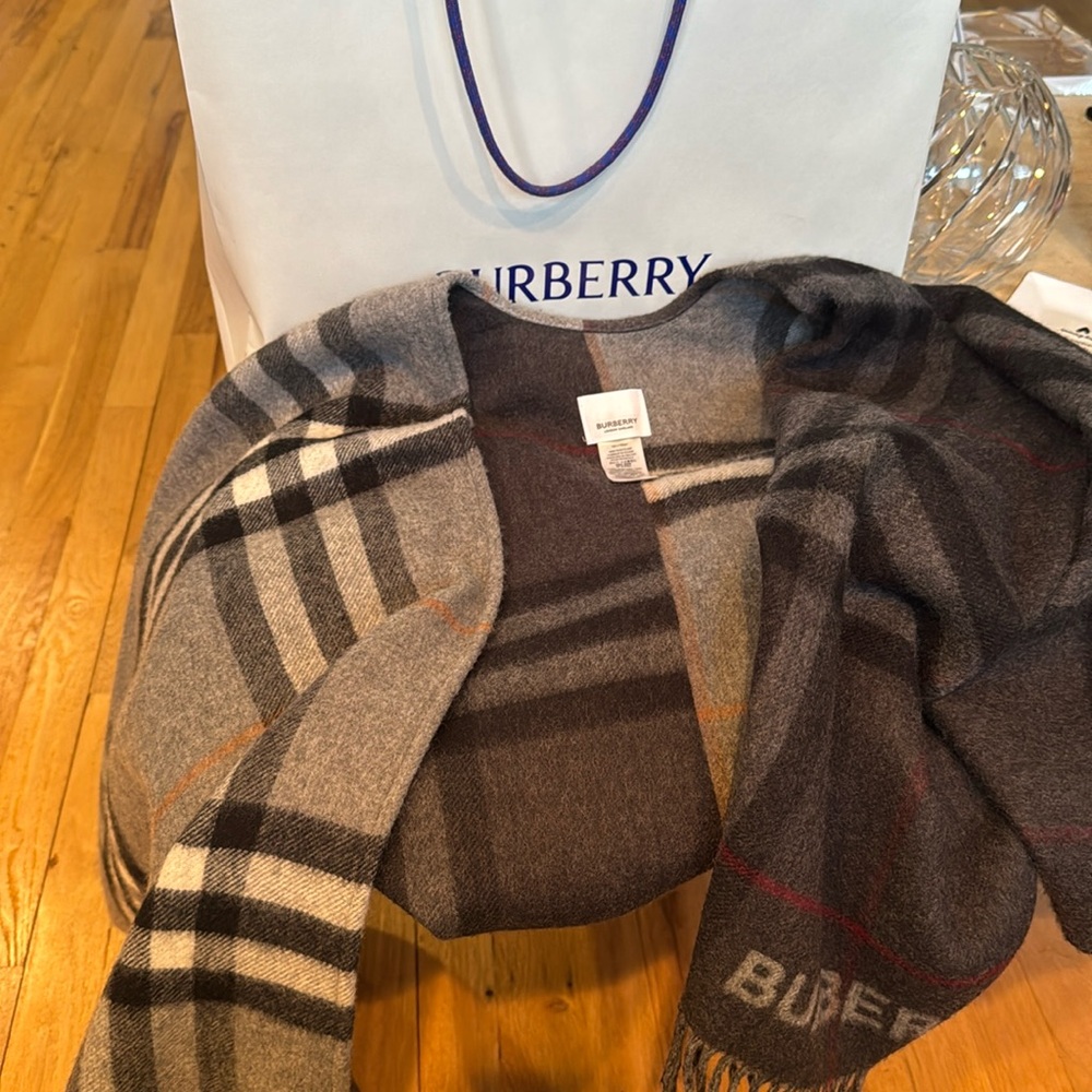 Contrast Check Wool Cashmere Jacquard Cape charcoal grey